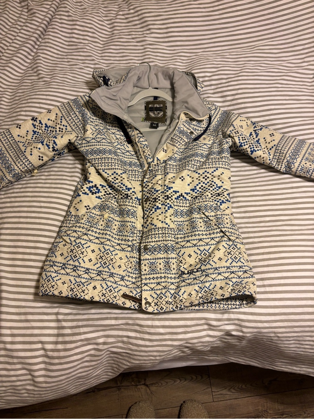 Burtons women’s dry ride ski jacket. Size medium.